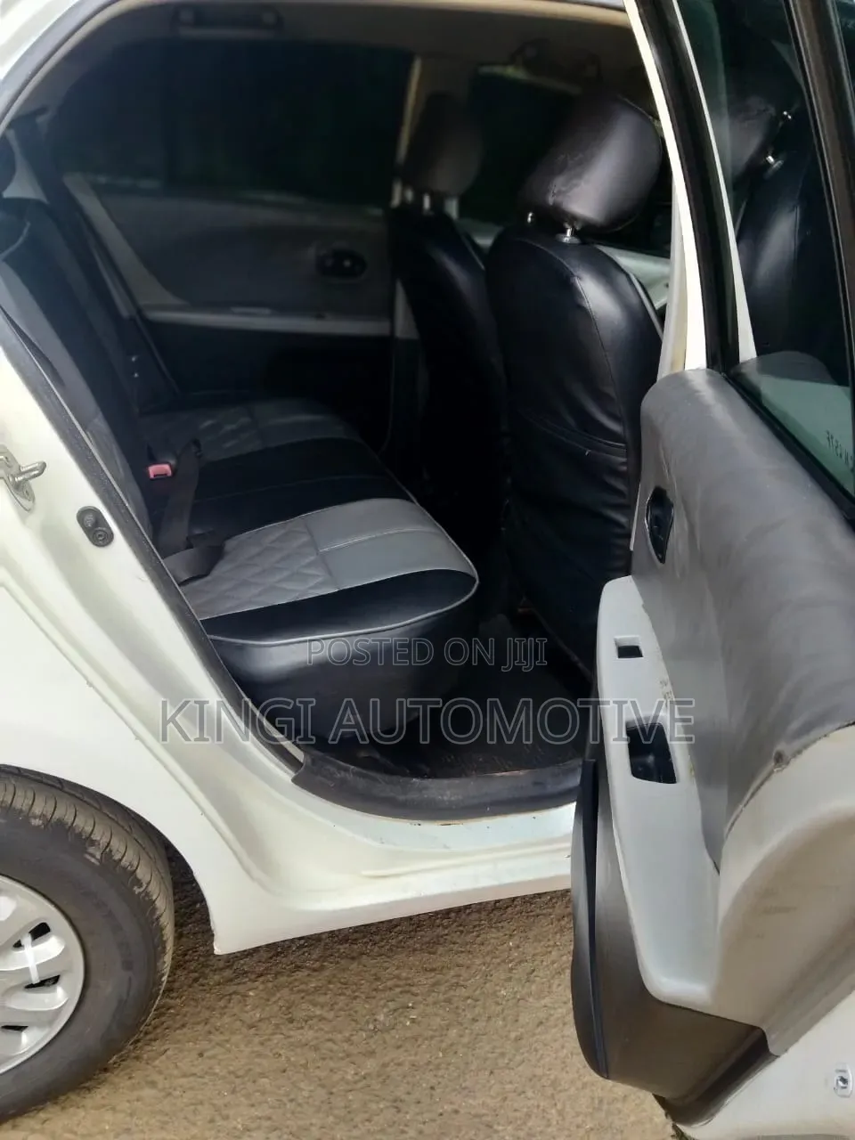 Toyota Vitz 2010 White