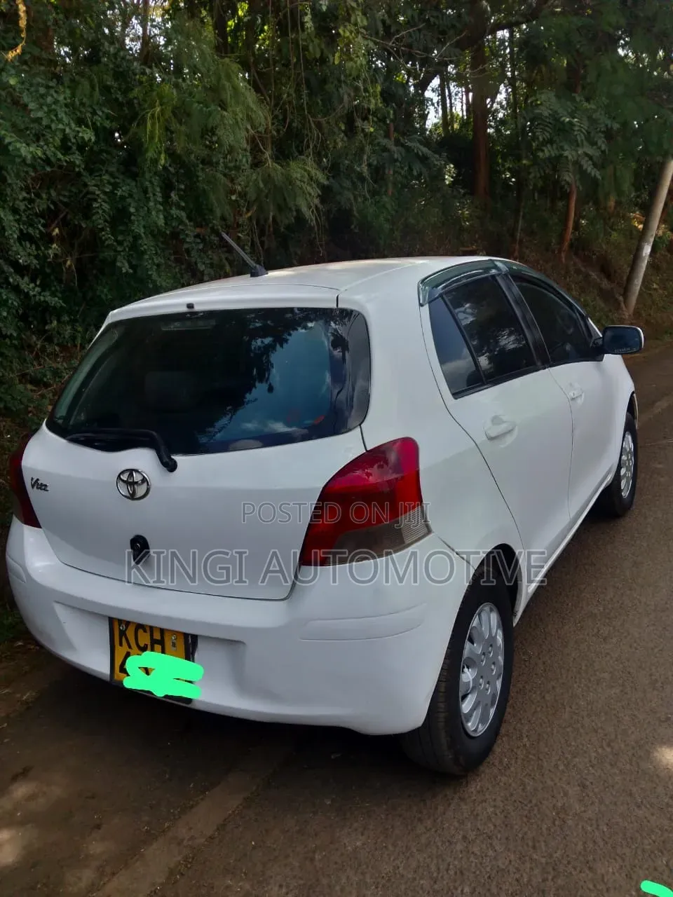Toyota Vitz 2010 White