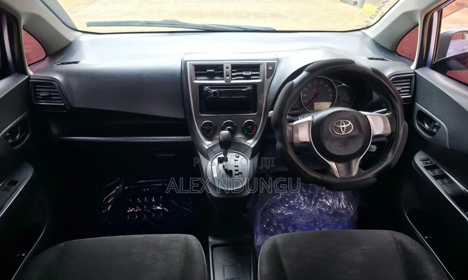 Toyota Ractis 2012