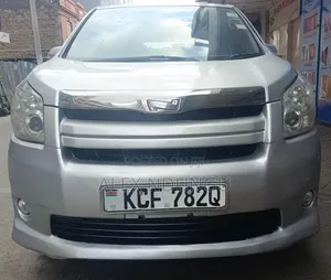 Toyota Noah 2009 Silver