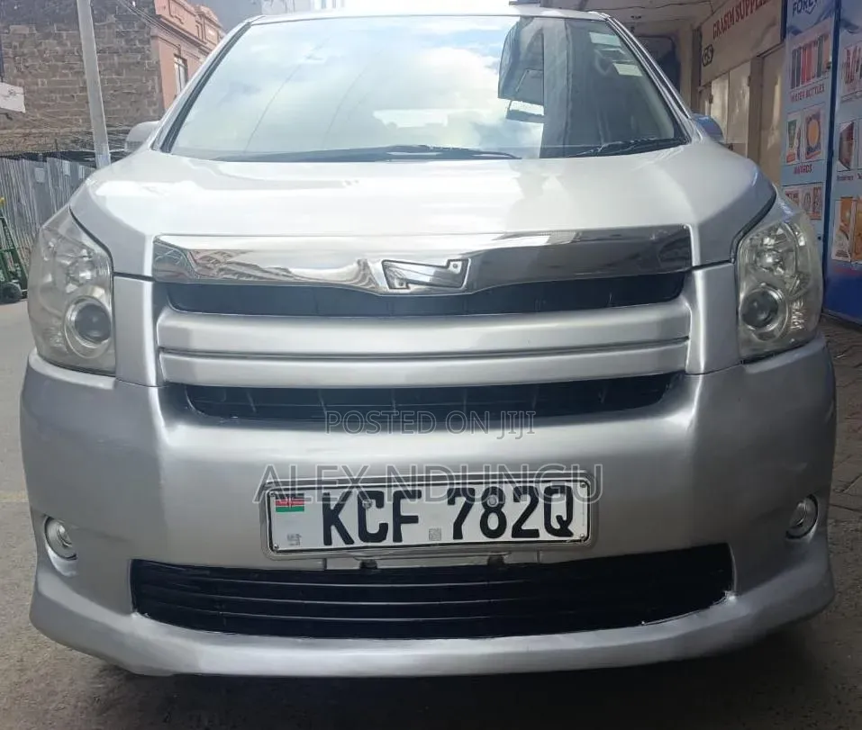 Toyota Noah 2009 Silver