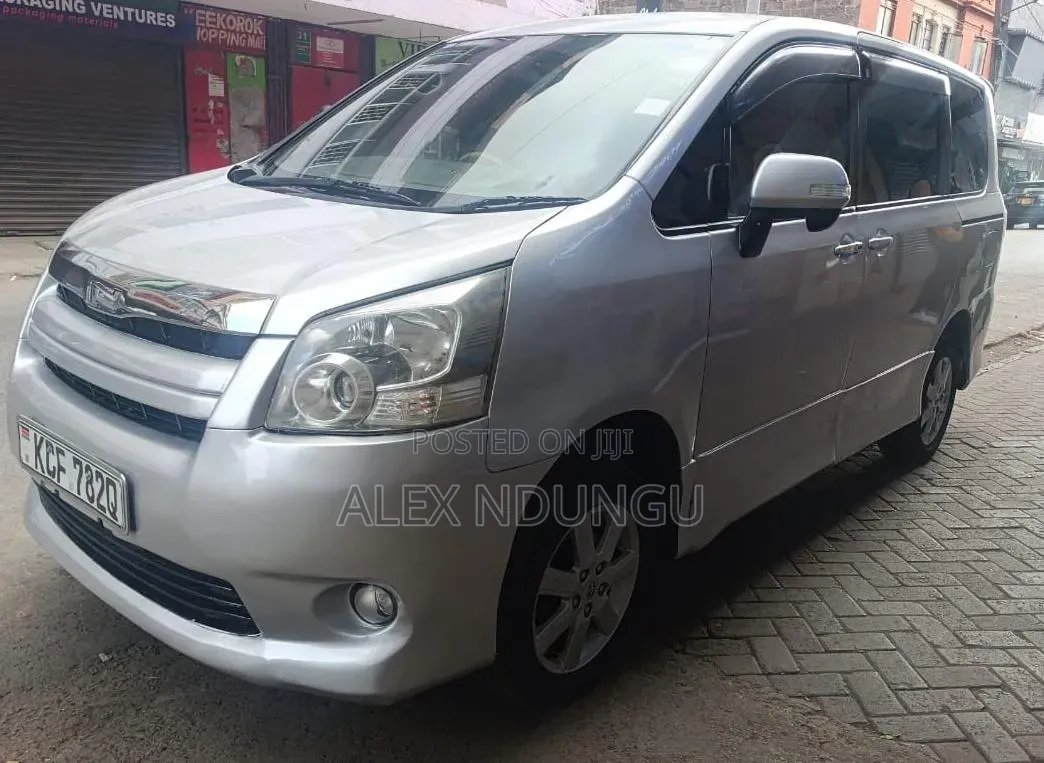 Toyota Noah 2009 Silver
