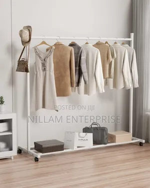 Spacious Hanging Rail for Displaying Clothes*
