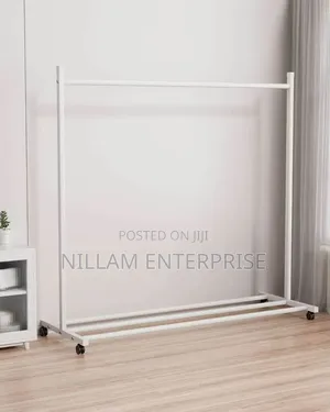Spacious Hanging Rail for Displaying Clothes*