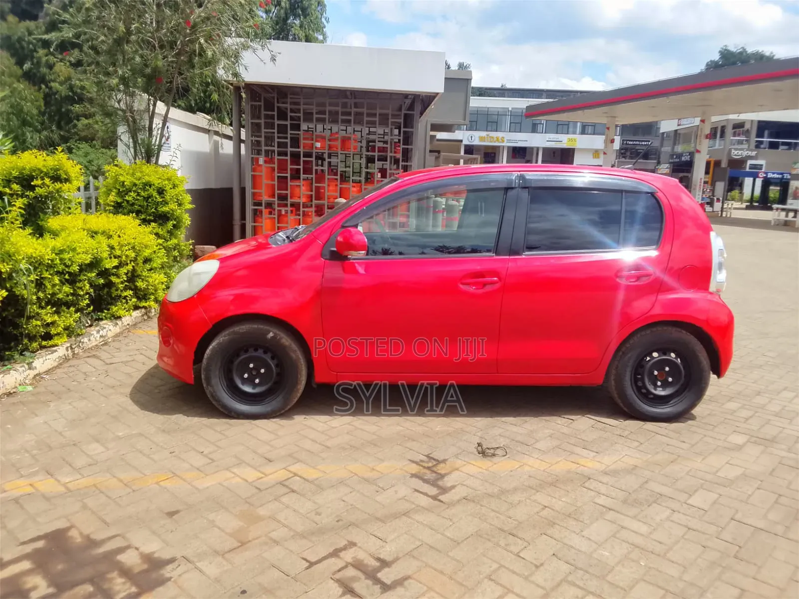 Toyota Passo 2011 Red