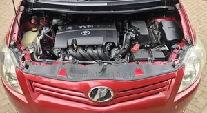 Toyota Auris 2010 Red