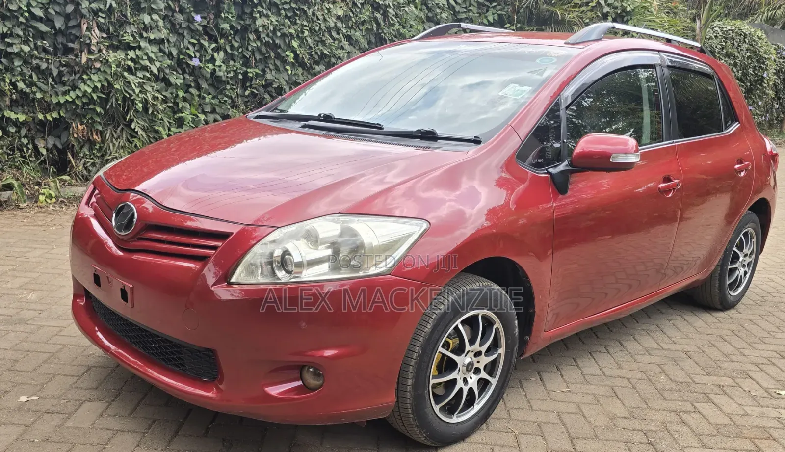 Toyota Auris 2010 Red