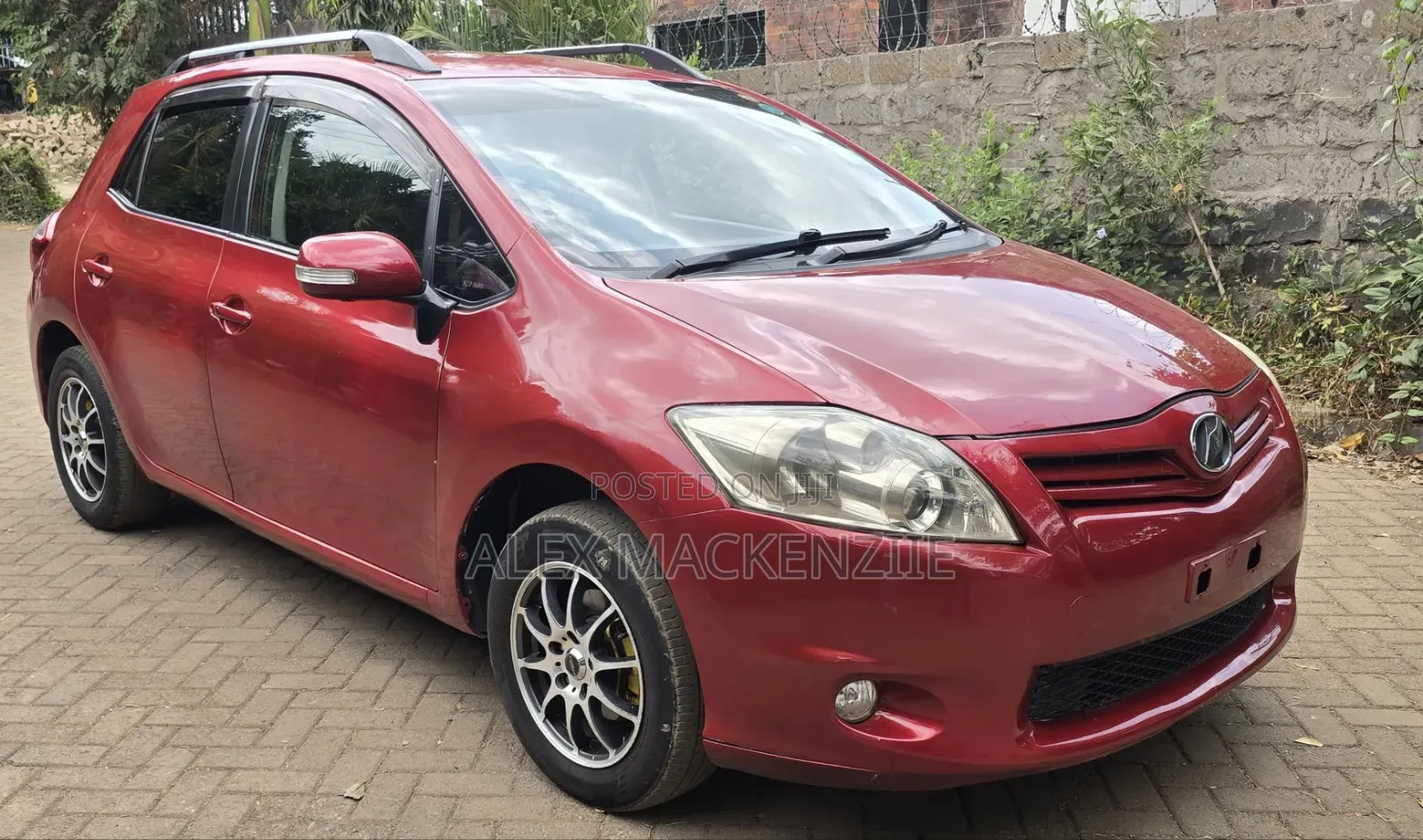 Toyota Auris 2010 Red