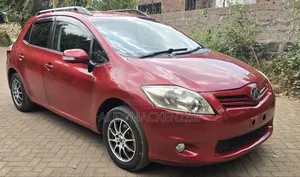 Toyota Auris 2010 Red