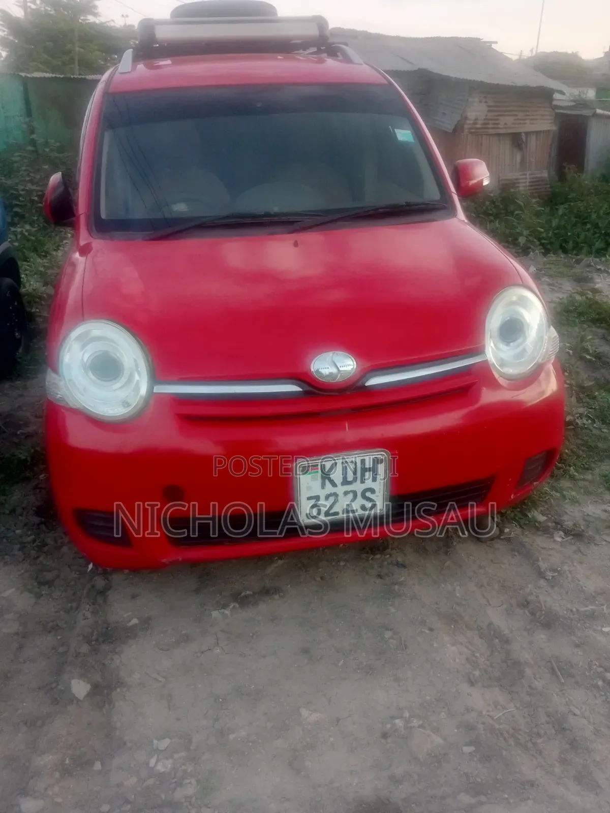 Toyota Sienta 2015 Red