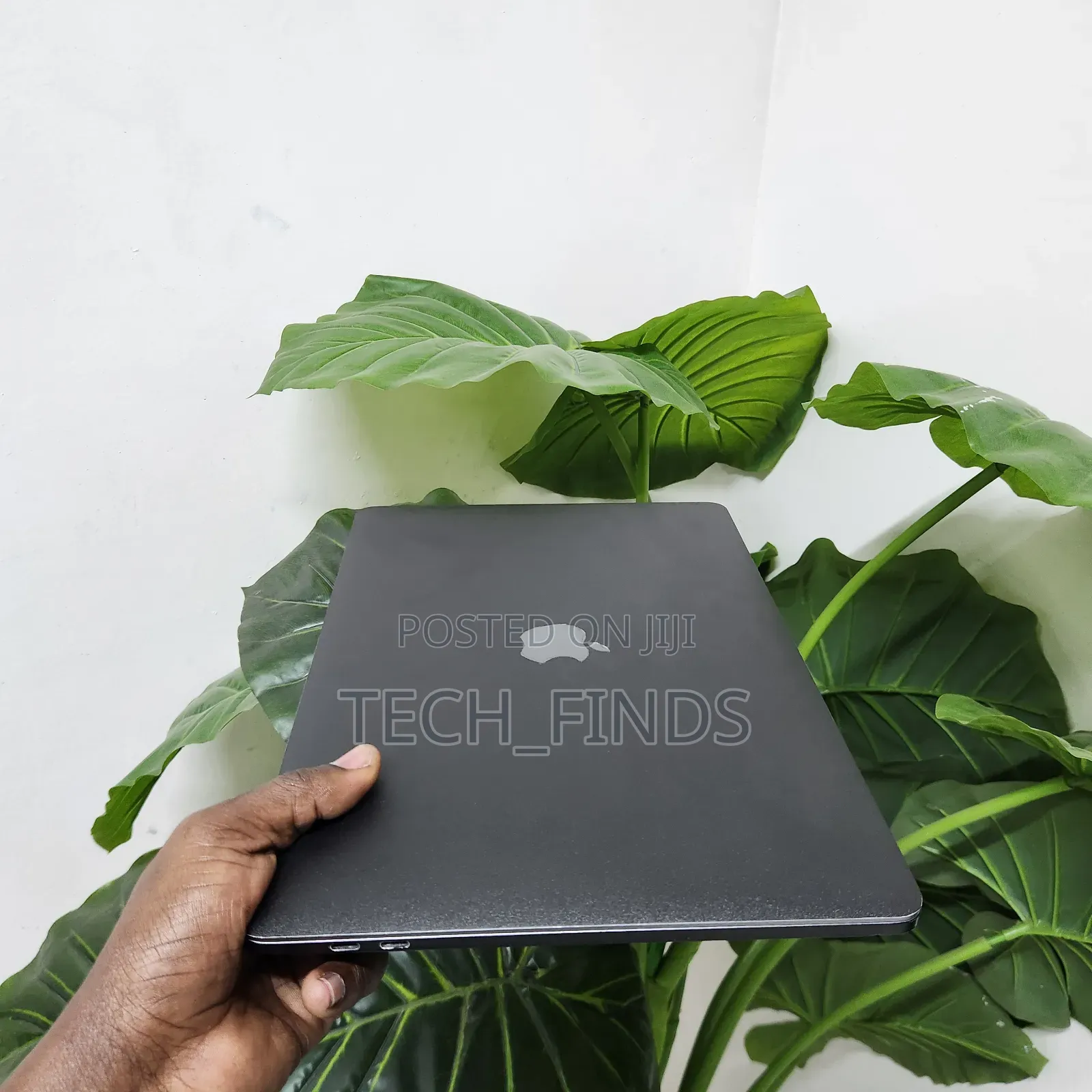 Laptop Apple MacBook Pro 2022 M2 8GB Apple M2 SSD 256GB