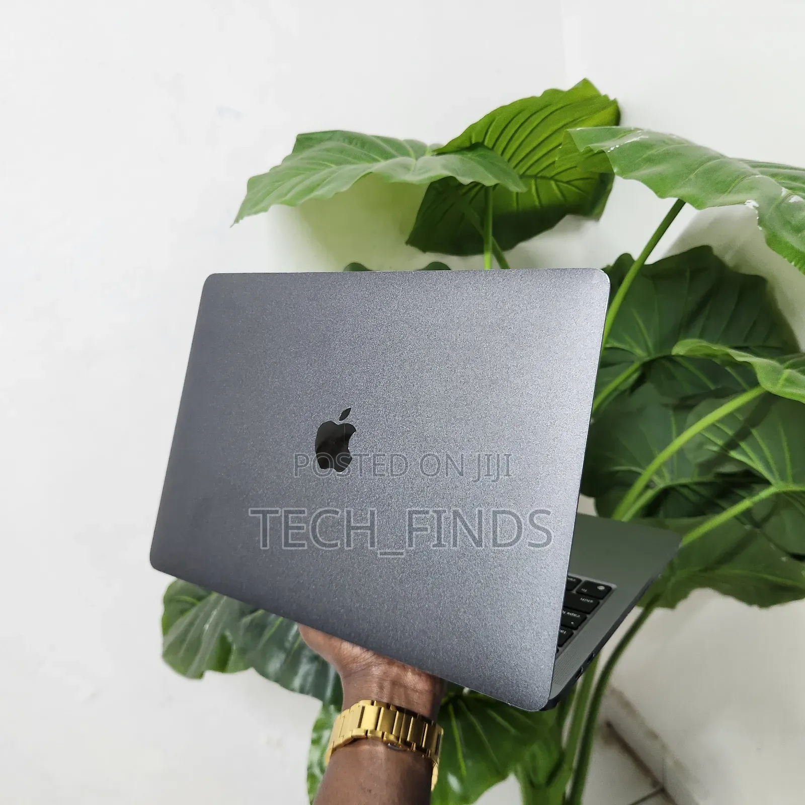 Laptop Apple MacBook Pro 2022 M2 8GB Apple M2 SSD 256GB