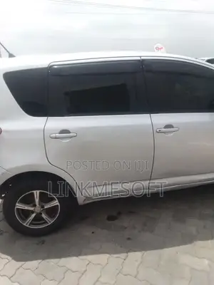 Toyota Ractis 2010 Silver