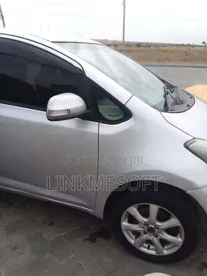 Toyota Ractis 2010 Silver