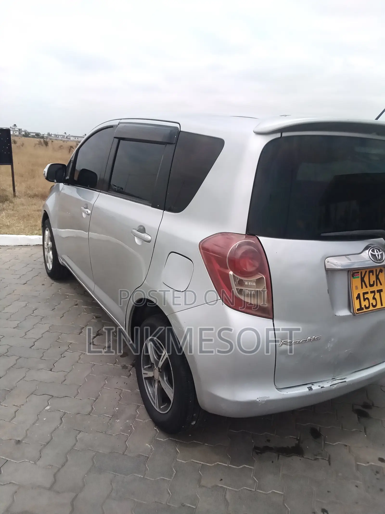 Toyota Ractis 2010 Silver