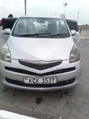 Toyota Ractis 2010 Silver