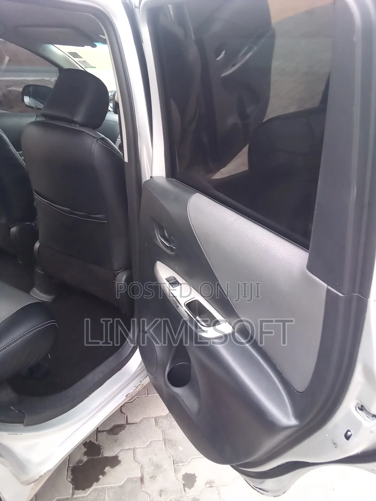 Toyota Ractis 2010 Silver