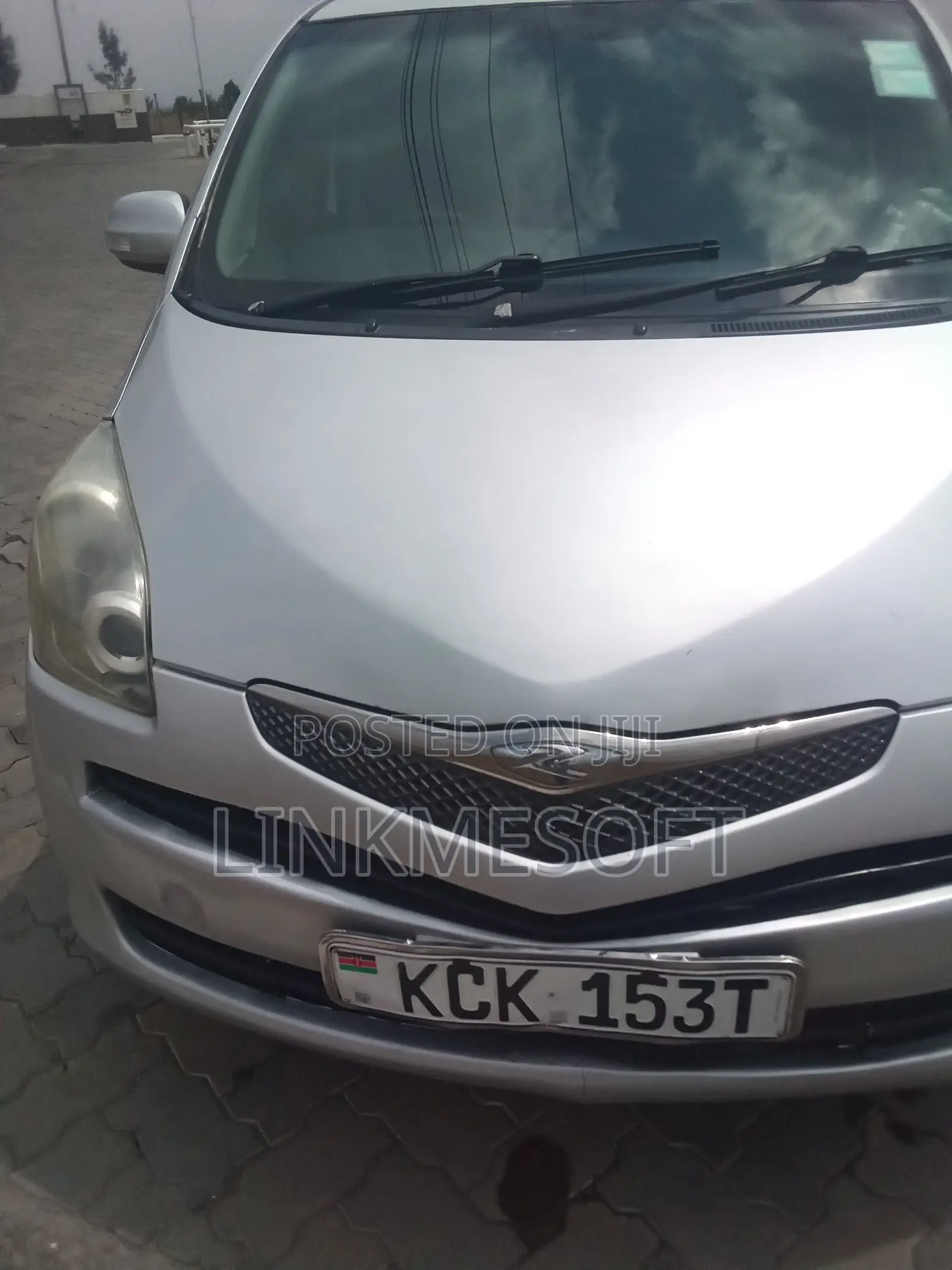 Toyota Ractis 2010 Silver