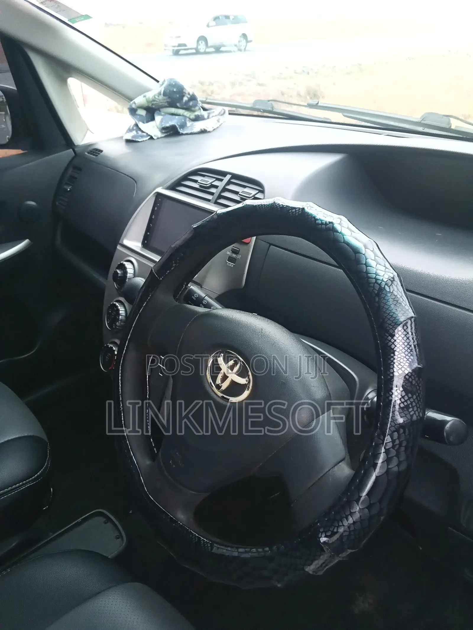 Toyota Ractis 2010 Silver