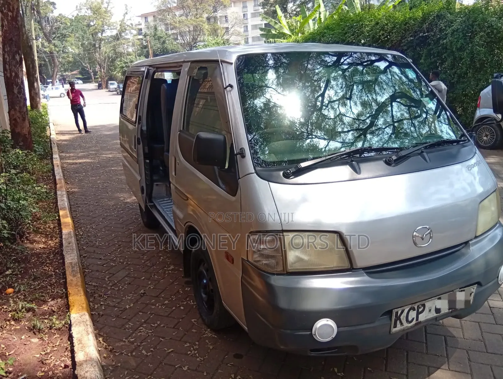 Mazda Bongo 2011 Silver