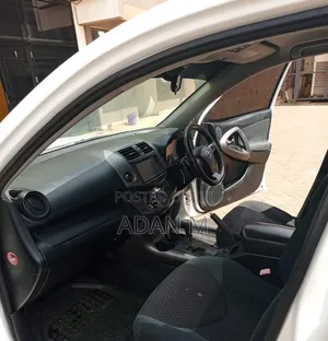 Toyota Vanguard 2010 White