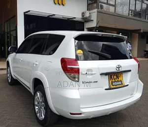 Toyota Vanguard 2010 White