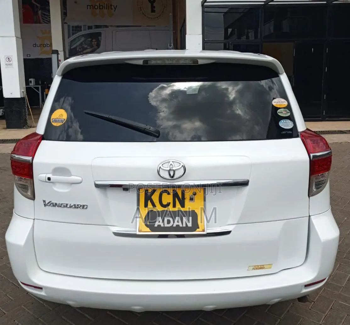 Toyota Vanguard 2010 White