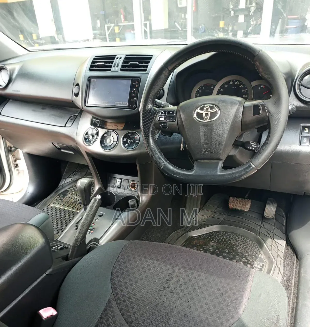 Toyota Vanguard 2010 White