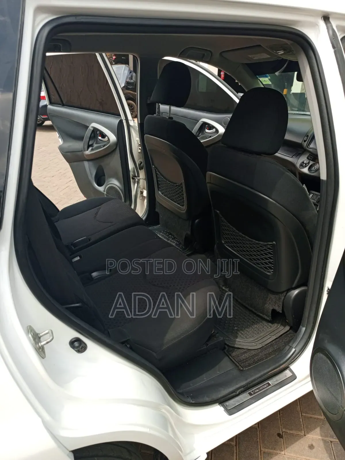 Toyota Vanguard 2010 White