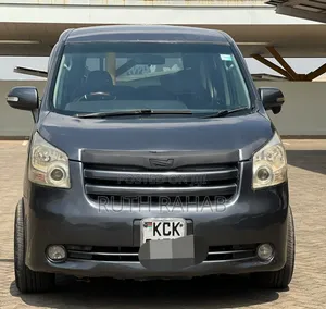 Toyota Noah 2011 Gray