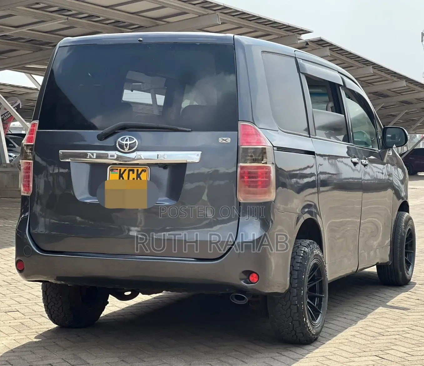 Toyota Noah 2011 Gray