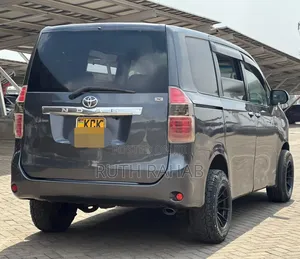Toyota Noah 2011 Gray