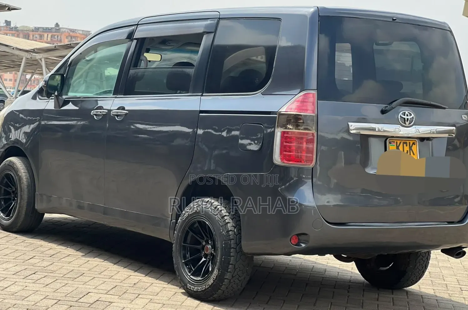 Toyota Noah 2011 Gray
