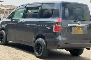 Toyota Noah 2011 Gray