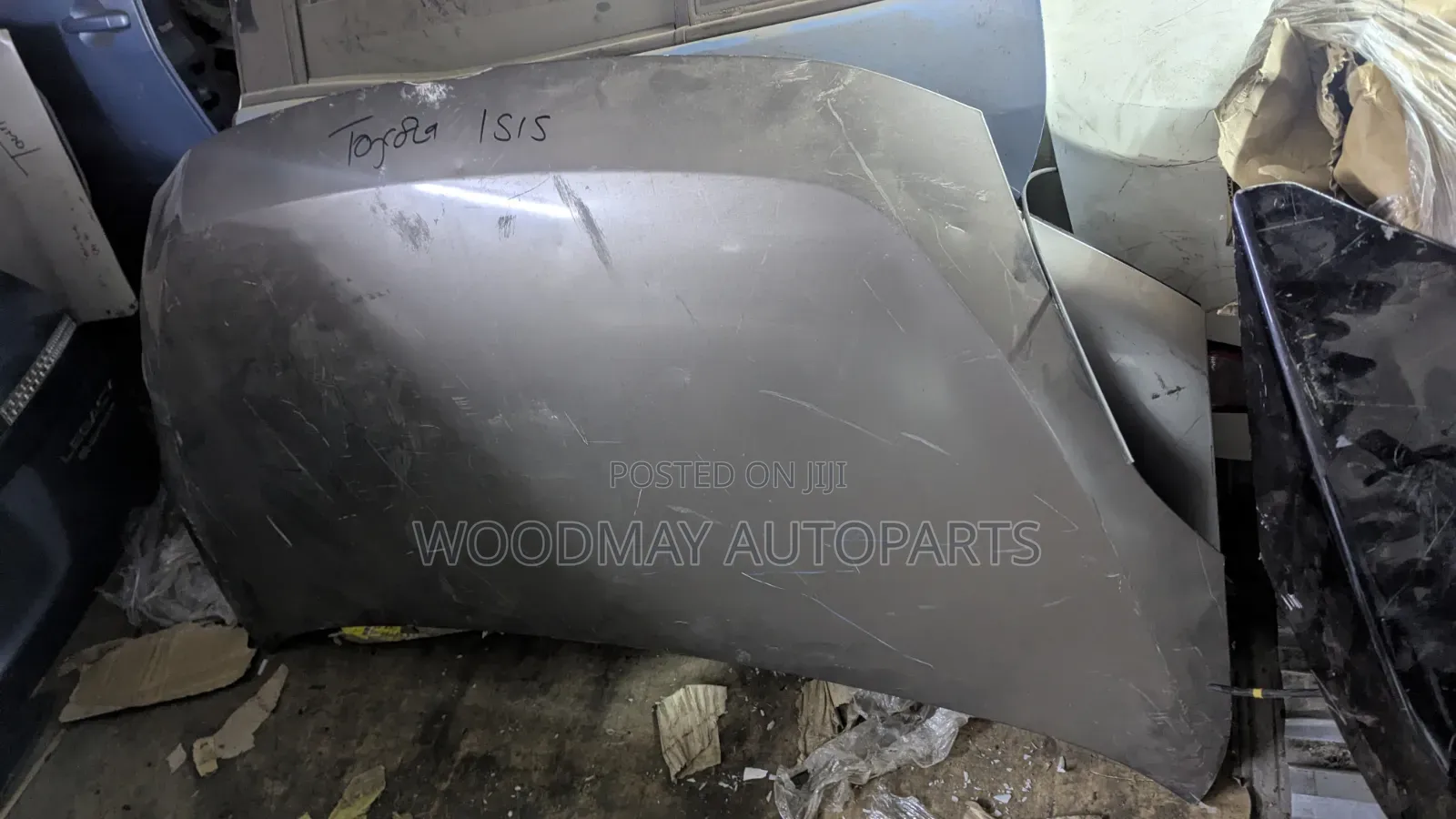 Toyota Isis Bonnet