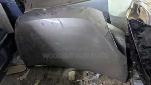 Toyota Isis Bonnet