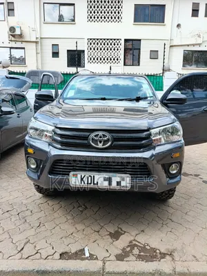 Toyota Hilux 2016 Gray