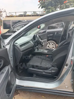 Honda Vezel 2017 Silver