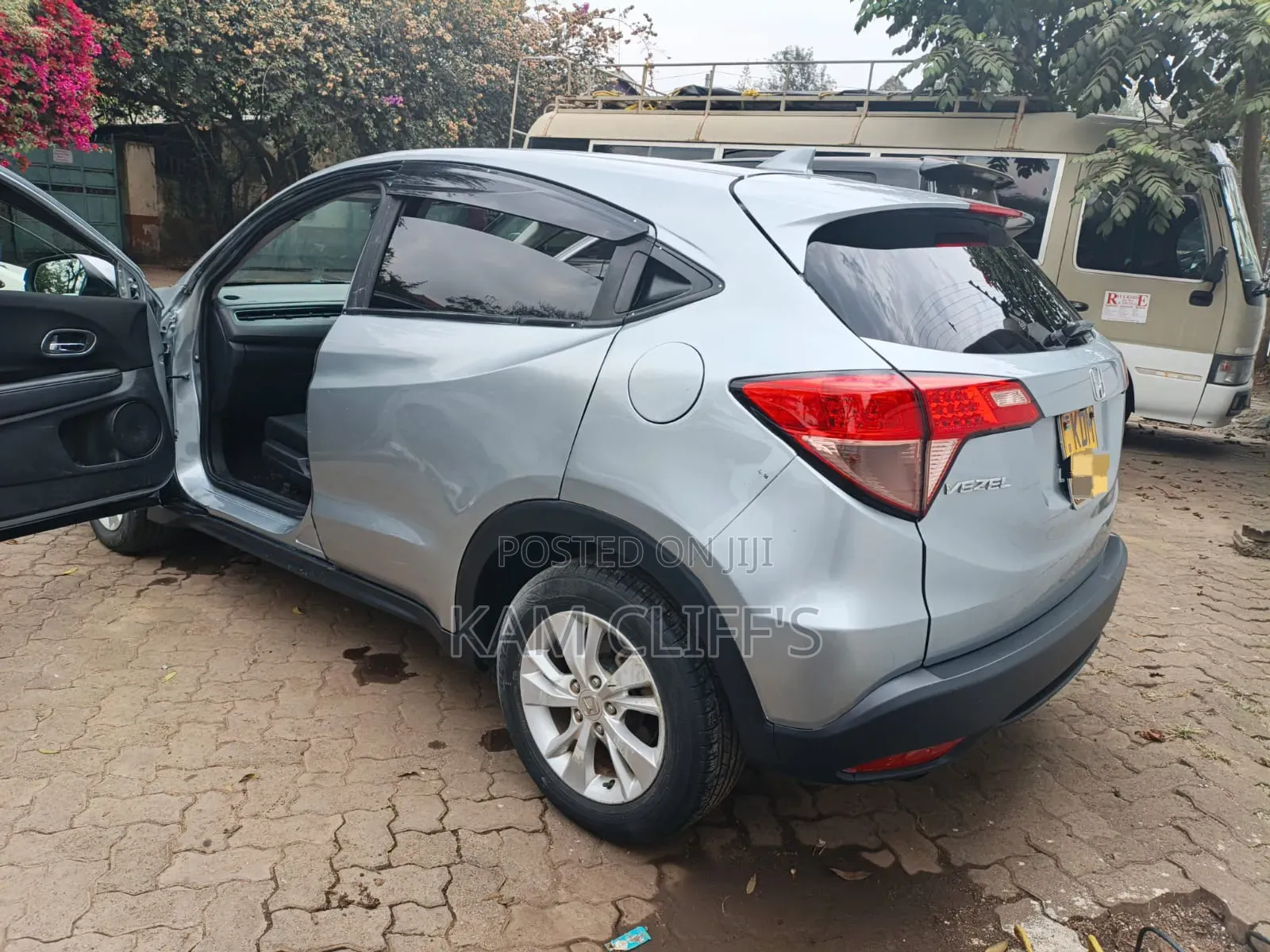 Honda Vezel 2017 Silver