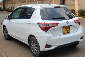 Toyota Vitz 2017 White