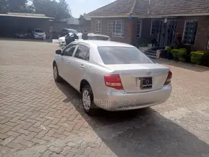 Toyota Axio 2010 Silver