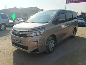 Toyota Voxy 2018
