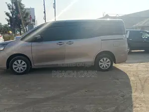 Toyota Voxy 2018