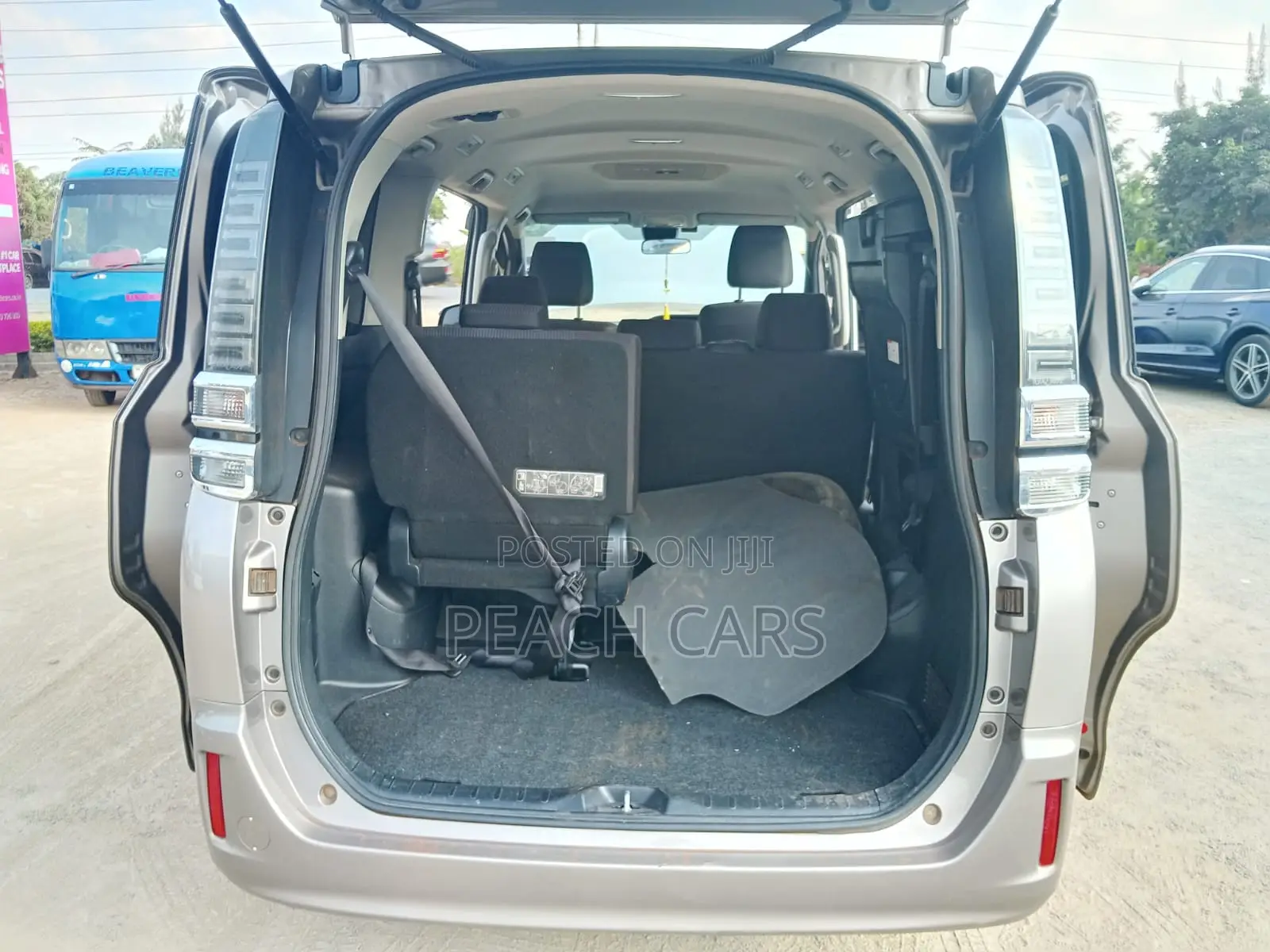 Toyota Voxy 2018