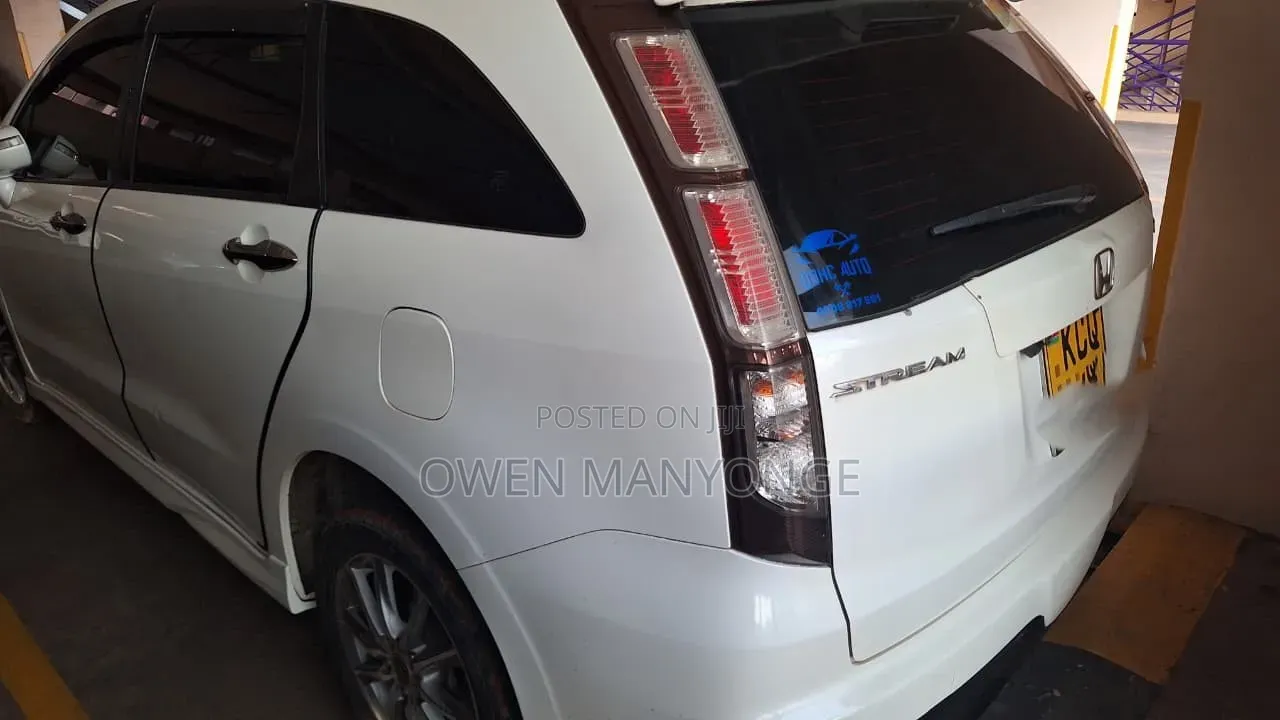 Honda Stream 2011 Pearl