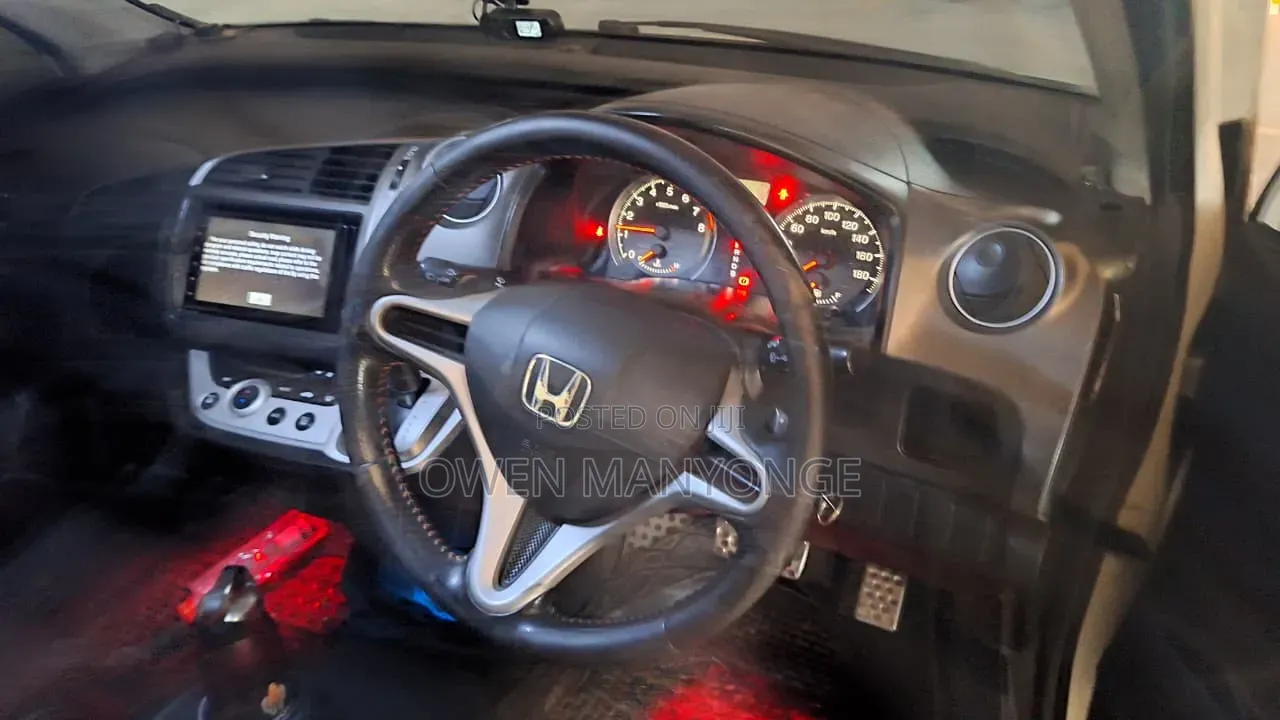 Honda Stream 2011 Pearl