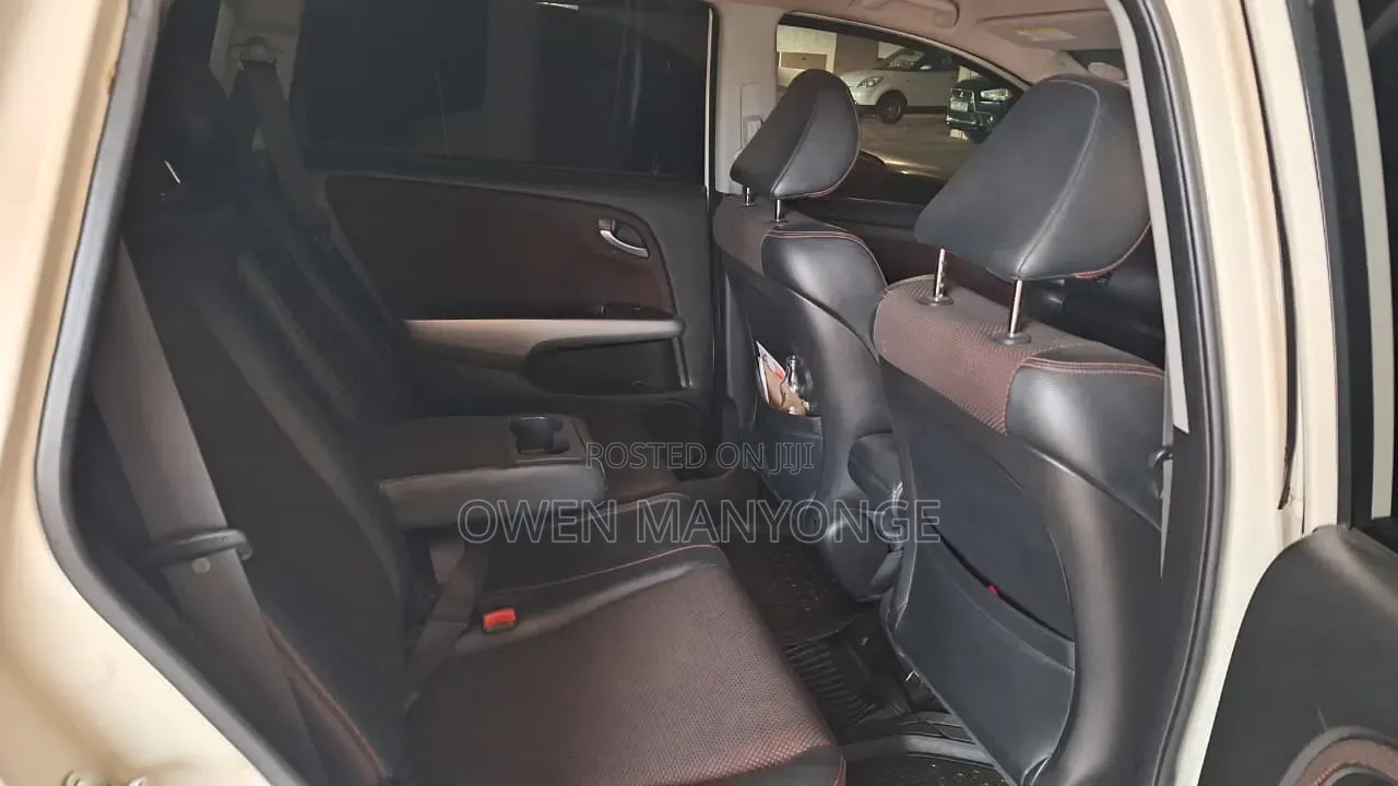 Honda Stream 2011 Pearl