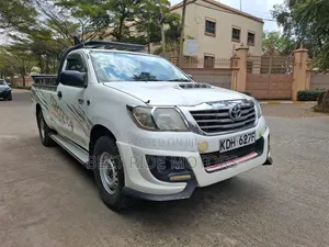 Toyota Hilux 2015 Pearl