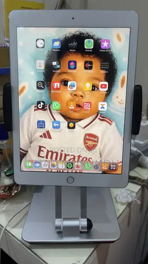 Apple iPad 5 (2022) 32 GB Silver