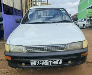 Toyota Corolla 2001 White